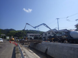 イージーラーメン橋施工中　佐野川農道橋（和歌山県東牟婁振興局様