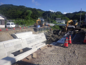 イージーラーメン橋施工中　佐野川農道橋（和歌山県東牟婁振興局様