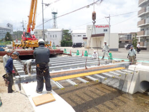 イージーラーメン橋施工の流れ 土橋（京都府南丹土木事務所様）