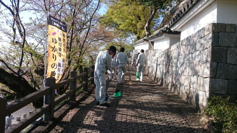 今月の一斉清掃は福知山城を清掃しました 新着情報 住宅建築 リフォーム 土木建築 土建 工場建築 太陽光発電は京都府の建設会社 株 ヨネダ 旧米田組