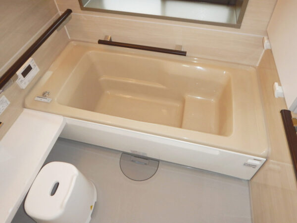 浴室改修工事　サポートバー増設　半身浴浴槽で安心