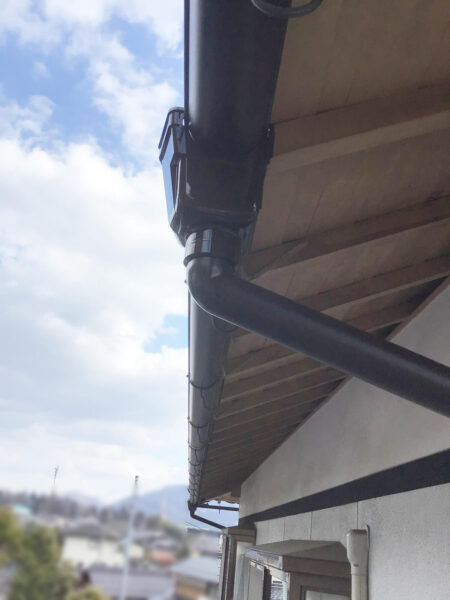 樋取替　屋根瓦の修繕工事　樋の劣化の原因は？