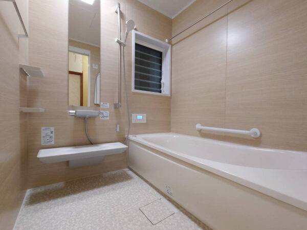 補助金対象　浴室を広く暖かく 住み継ぐ人が使い易く改修