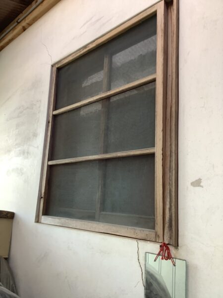 古い脱衣室窓