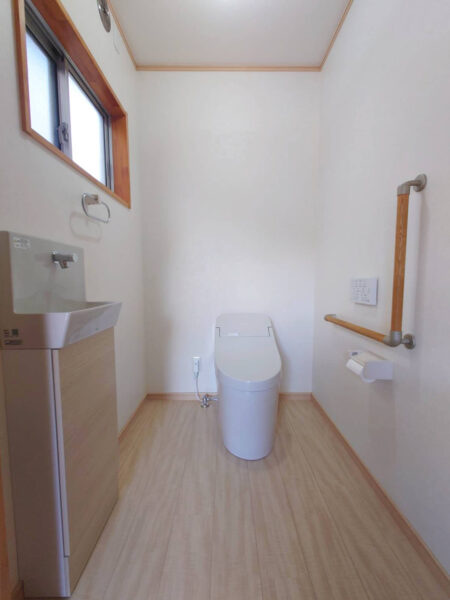 丹波市｜将来を考えて　離れのトイレ、手洗い器の取替リフレッシュ