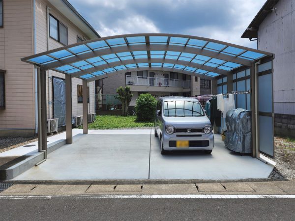 福知山市｜機能性と美観を兼ね備えた洗濯干し場とカーポート