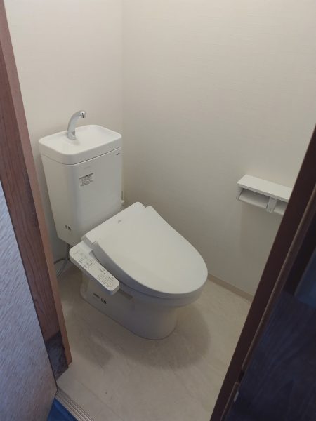 綾部市｜古い和式トイレを便利で清潔な洋式にリフォーム！快適さ倍増