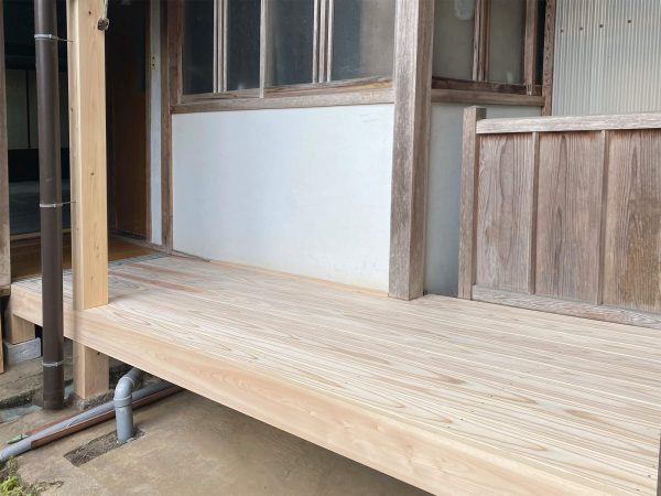 福知山市｜シロアリ被害老朽化渡り廊下を修繕
