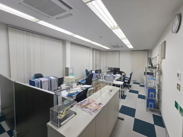 福知山市｜オフィスリフォーム　社内を一掃モチベーションUP