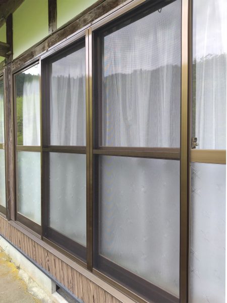 福知山市｜虫の季節も安心！しっかり閉まる新しい網戸に