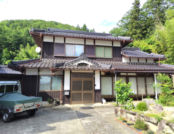 福知山市｜外壁塗装|焼杉板・雨戸のメンテナンスで変わる家の表情