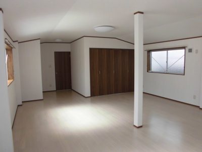 倉庫を1フロアの部屋に改修工事