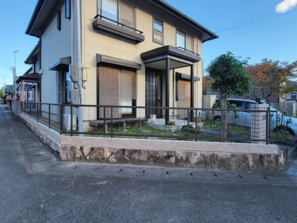 生け垣のお手入れが負担になったら アルミフェンス設置