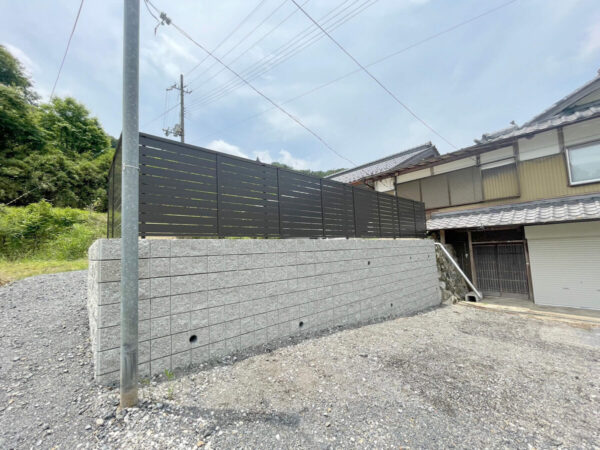 外構工事　擁壁フェンス取付　外部空間を改善