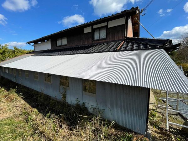 丹波市｜波板　トタン屋根取替景色も一変