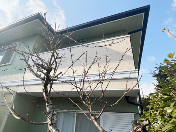 三田市｜ベランダ軒天が剥がれて落下寸前…早期補修で安全確保