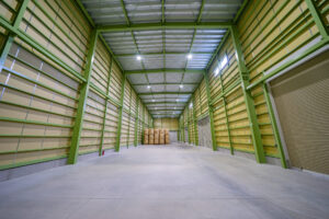 倉庫建設の施工事例内観　トミクラ産業株式会社様(兵庫県)